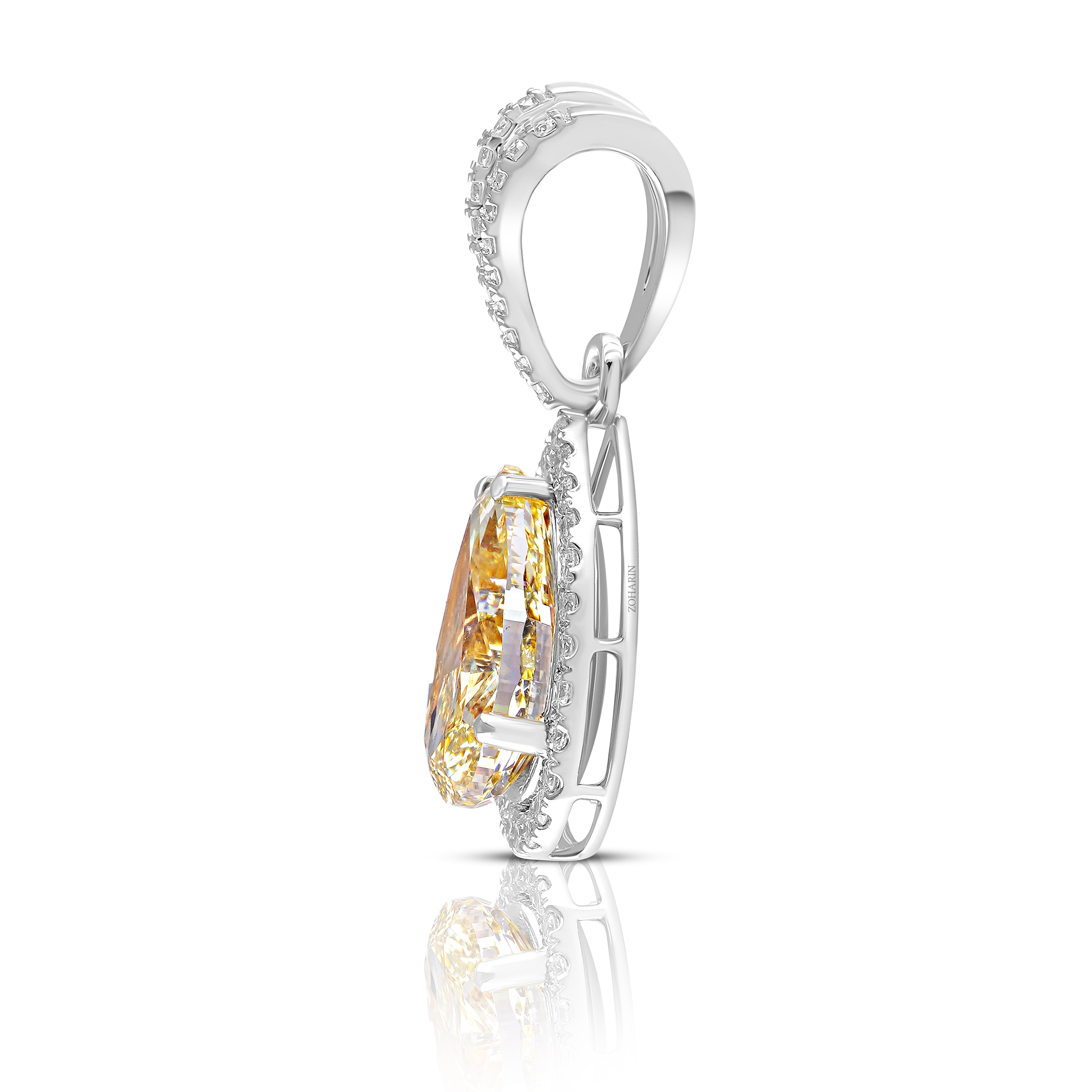 Golden Dewdrop Solitaire Pendant